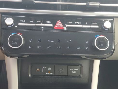 Certified 2025 Hyundai Tucson Limited FWD image 29