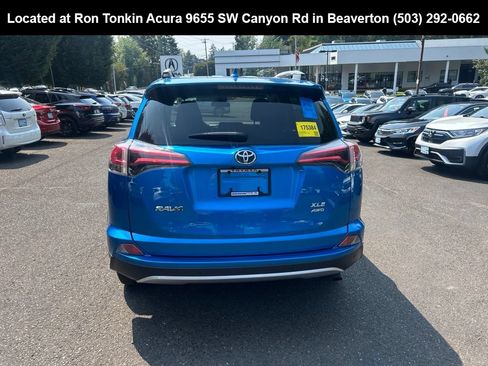 Used 2017 Toyota RAV4 XLE AWD/4WD image 5