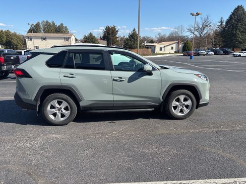 Used 2021 Toyota RAV4 XLE image 6