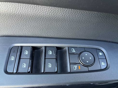 Used 2024 Nissan Pathfinder SV AWD/4WD image 15