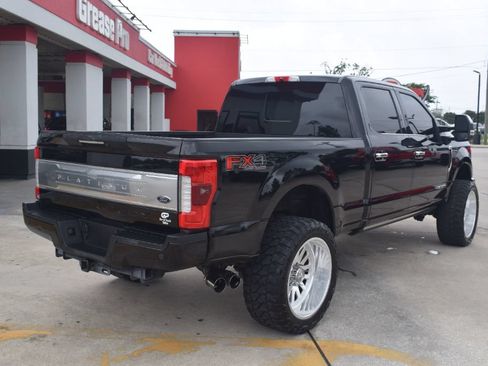 Used 2017 Ford F250 Platinum w/ Platinum Ultimate Package AWD/4WD image 4