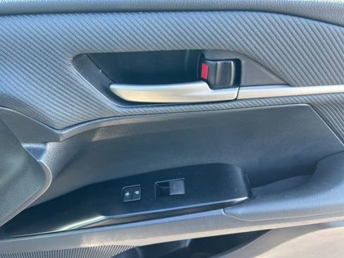Used 2025 Toyota Camry SE image 32