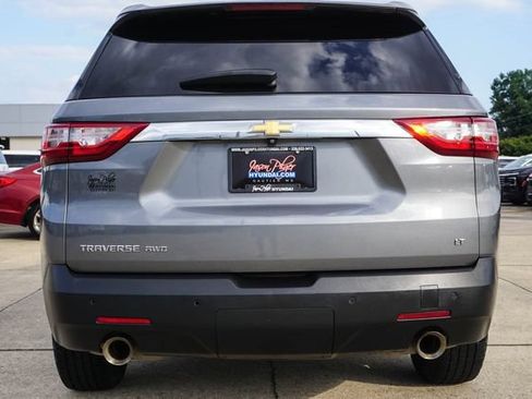 Used 2020 Chevrolet Traverse LT w/ Driver Confidence II Package AWD/4WD image 6