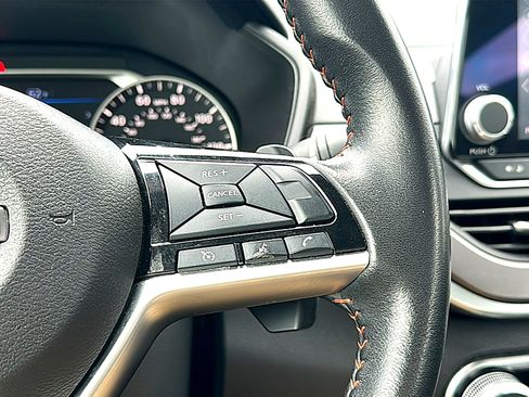 Used 2024 Nissan Altima 2.5 SR FWD image 28