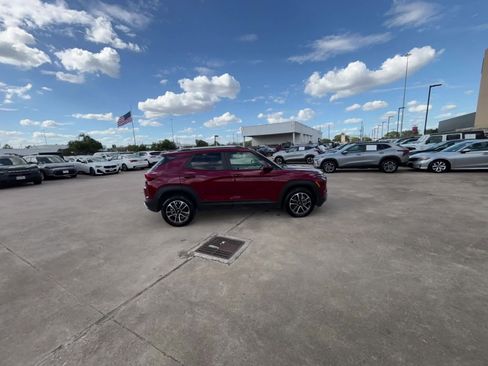 Used 2025 Chevrolet TrailBlazer LT image 16