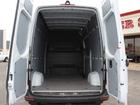 Used 2025 Mercedes-Benz Sprinter 2500 image 12
