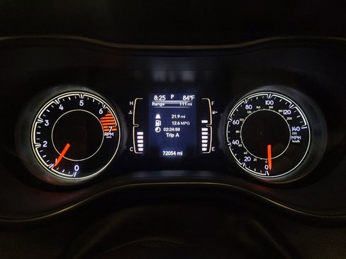 Used 2019 Jeep Cherokee Latitude w/ Popular Appearance Group AWD/4WD image 23