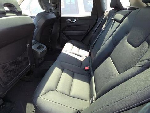Used 2025 Volvo XC60 B5 Plus image 9