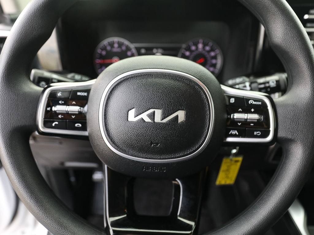 Used 2023 Kia Sorento LX FWD image 16
