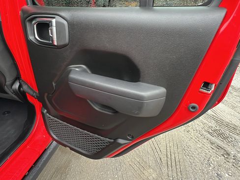 Used 2025 Jeep Wrangler Rubicon w/ Convenience Group image 20