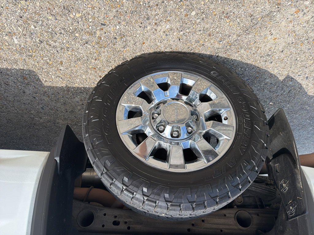Used 2016 GMC Sierra 2500 Denali w/ Suspension Package, Off-Road AWD/4WD image 18