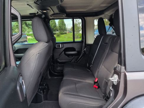 Used 2018 Jeep Wrangler Unlimited Sport S AWD/4WD image 13