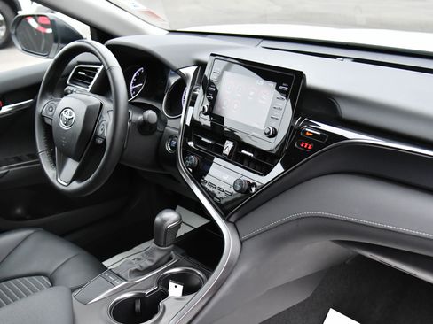 Used 2024 Toyota Camry SE w/ Convenience Package image 41