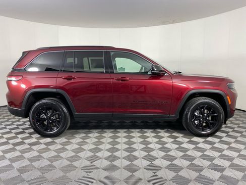 New 2026 Jeep Grand Cherokee Altitude image 9