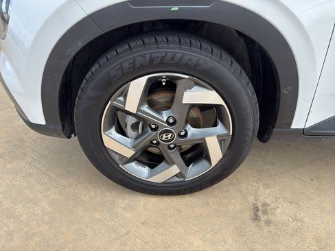 Used 2023 Hyundai Venue SEL FWD image 26