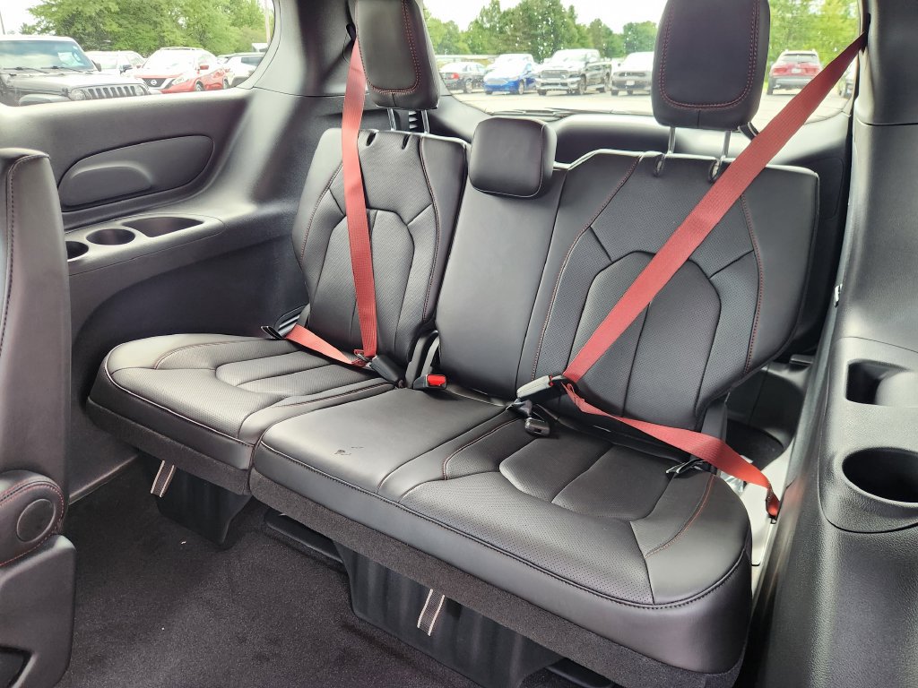 New 2027 Chrysler Pacifica Select FWD image 16