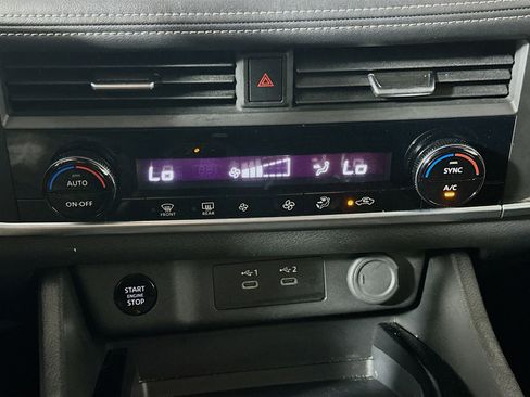 Used 2025 Nissan Rogue SV image 24