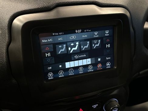 Used 2020 Jeep Renegade Latitude w/ Cold Weather Group image 13