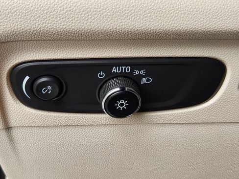 Used 2021 Buick Envision Avenir w/ Technology Package II AWD/4WD image 19