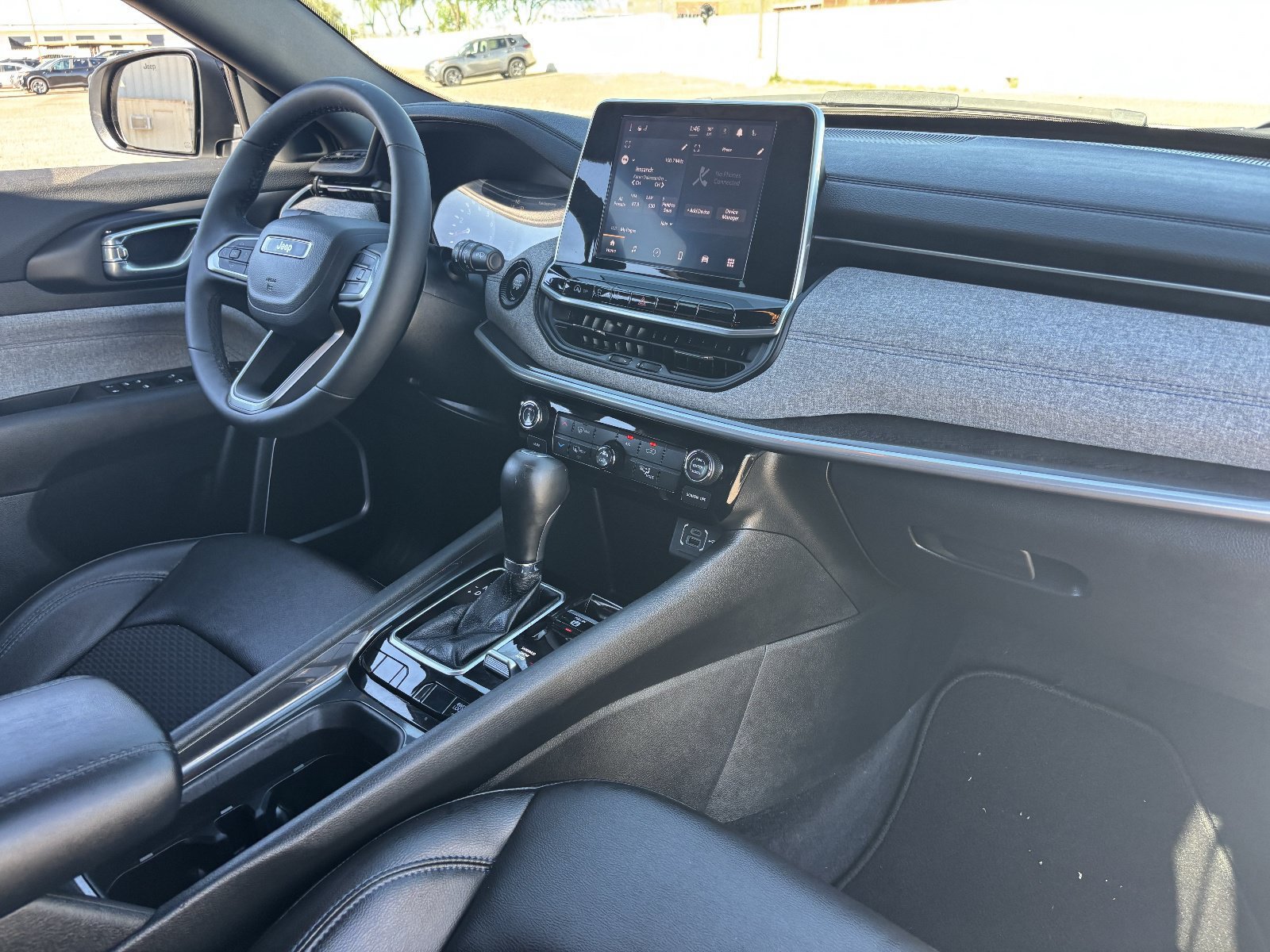 Used 2025 Jeep Compass Latitude AWD/4WD image 13