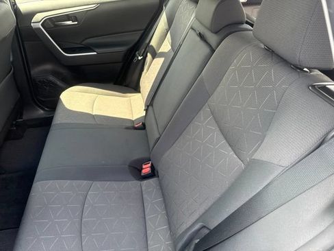 Used 2019 Toyota RAV4 XLE w/ Convenience Package FWD image 21