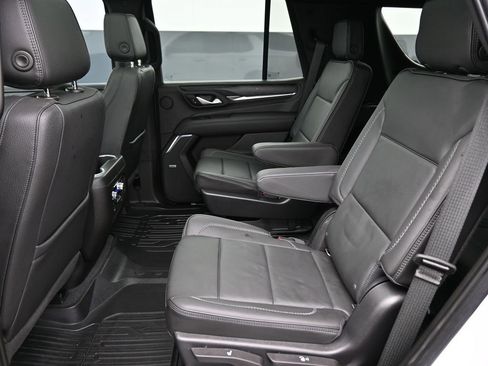 Used 2022 GMC Yukon Denali w/ Denali Premium Package image 11