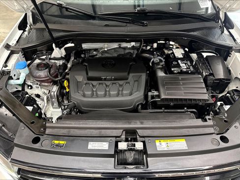 Used 2024 Volkswagen Tiguan SE R-Line FWD image 33