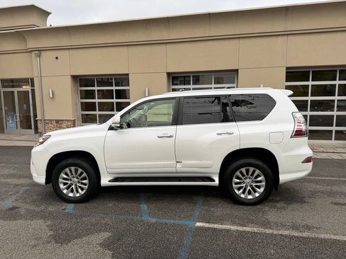 Used 2018 Lexus GX 460 Premium AWD/4WD image 3