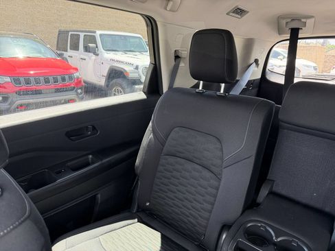 Used 2025 Nissan Pathfinder SV FWD image 41