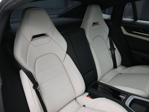 Certified 2025 Porsche Panamera image 27