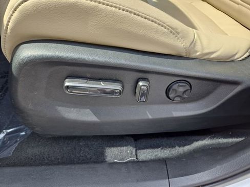 Used 2019 Honda CR-V Touring image 15