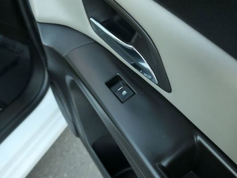 Used 2014 Chevrolet Cruze LS image 25