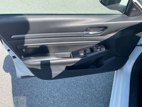 Used 2023 Nissan Altima 2.5 SV w/ SV Premium Package image 12