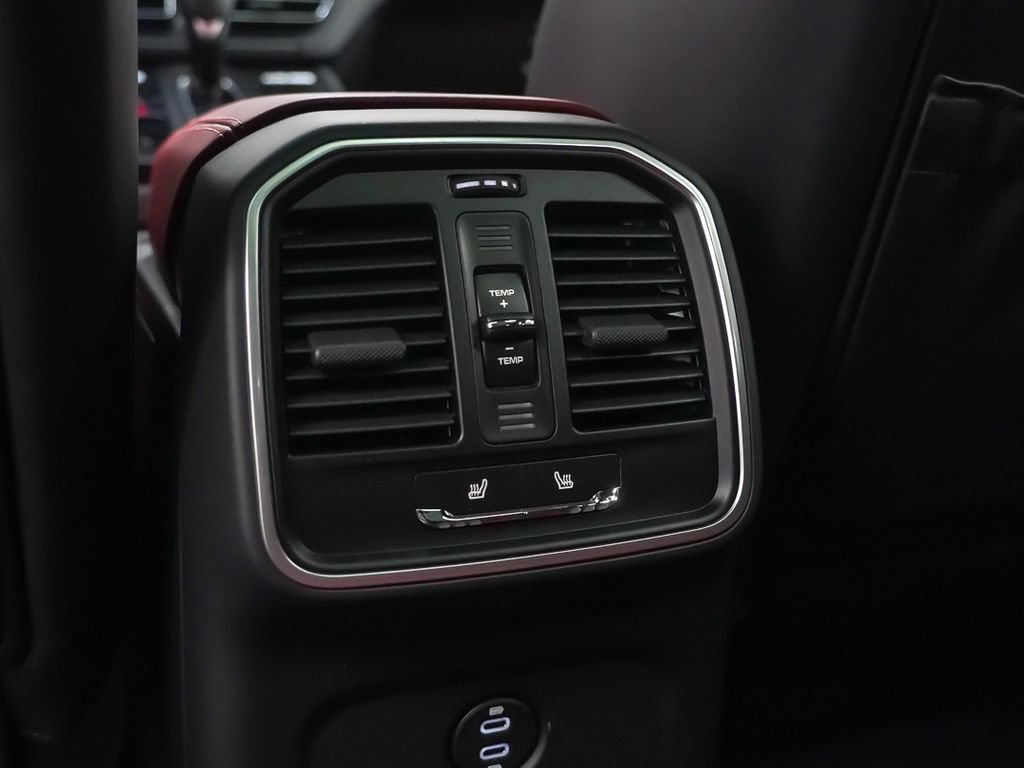 Certified 2026 Porsche Macan AWD/4WD image 31