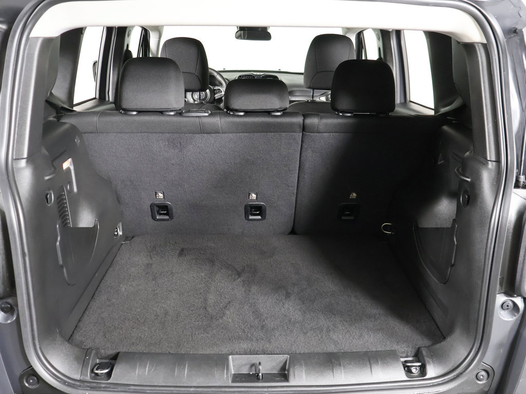 Used 2023 Jeep Renegade Latitude AWD/4WD image 18