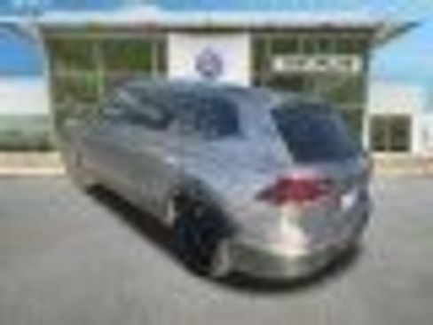 Used 2024 Volkswagen Tiguan SE image 2