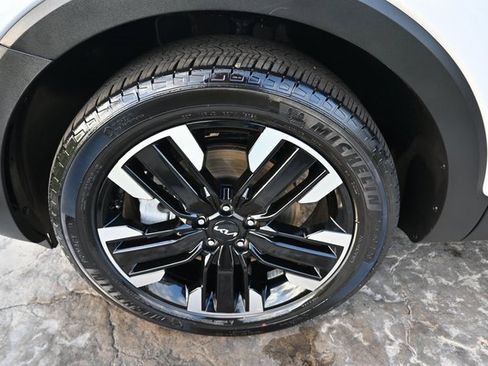 Used 2025 Kia Telluride SX image 10