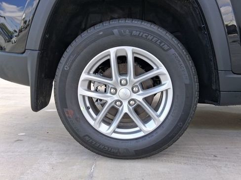 New 2026 Jeep Grand Cherokee Laredo X RWD image 12