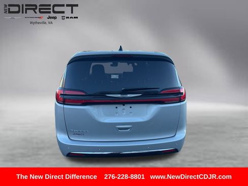 New 2026 Chrysler Pacifica Select image 5