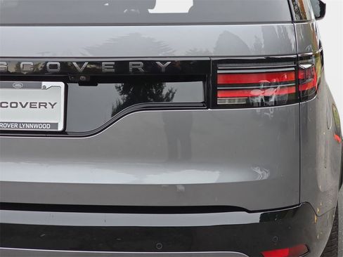 New 2025 Land Rover Discovery Dynamic SE image 37