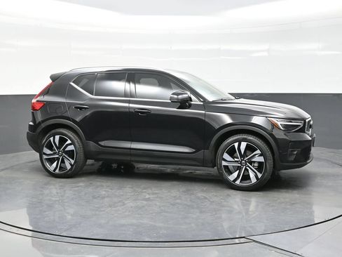 Used 2024 Volvo XC40 B5 Ultimate w/ Protection Package Premier AWD/4WD image 8