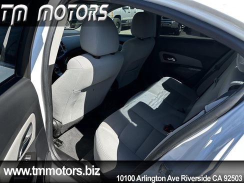Used 2014 Chevrolet Cruze LT image 17