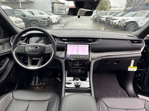 New 2025 Jeep Grand Cherokee L Limited image 11