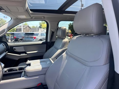 Used 2025 Ford Expedition Active AWD/4WD image 31
