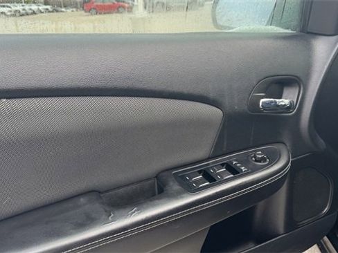 Used 2013 Dodge Avenger SXT image 18