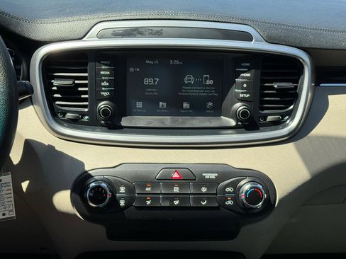 Used 2020 Kia Sorento LX FWD image 20