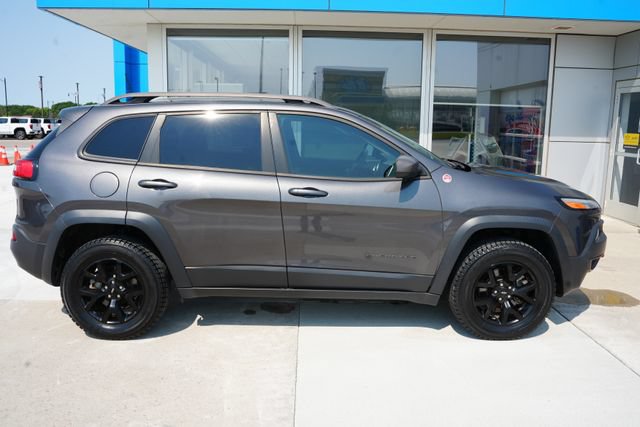 Used 2017 Jeep Cherokee Trailhawk w/ Cold Weather Group AWD/4WD image 31