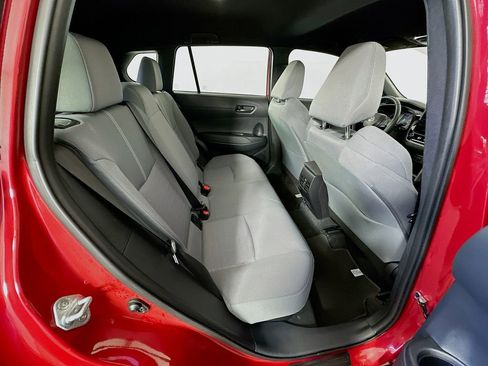 Used 2024 Toyota Corolla Cross SE image 27