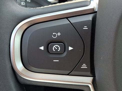 Certified 2023 Volvo XC60 B5 Core AWD/4WD image 23