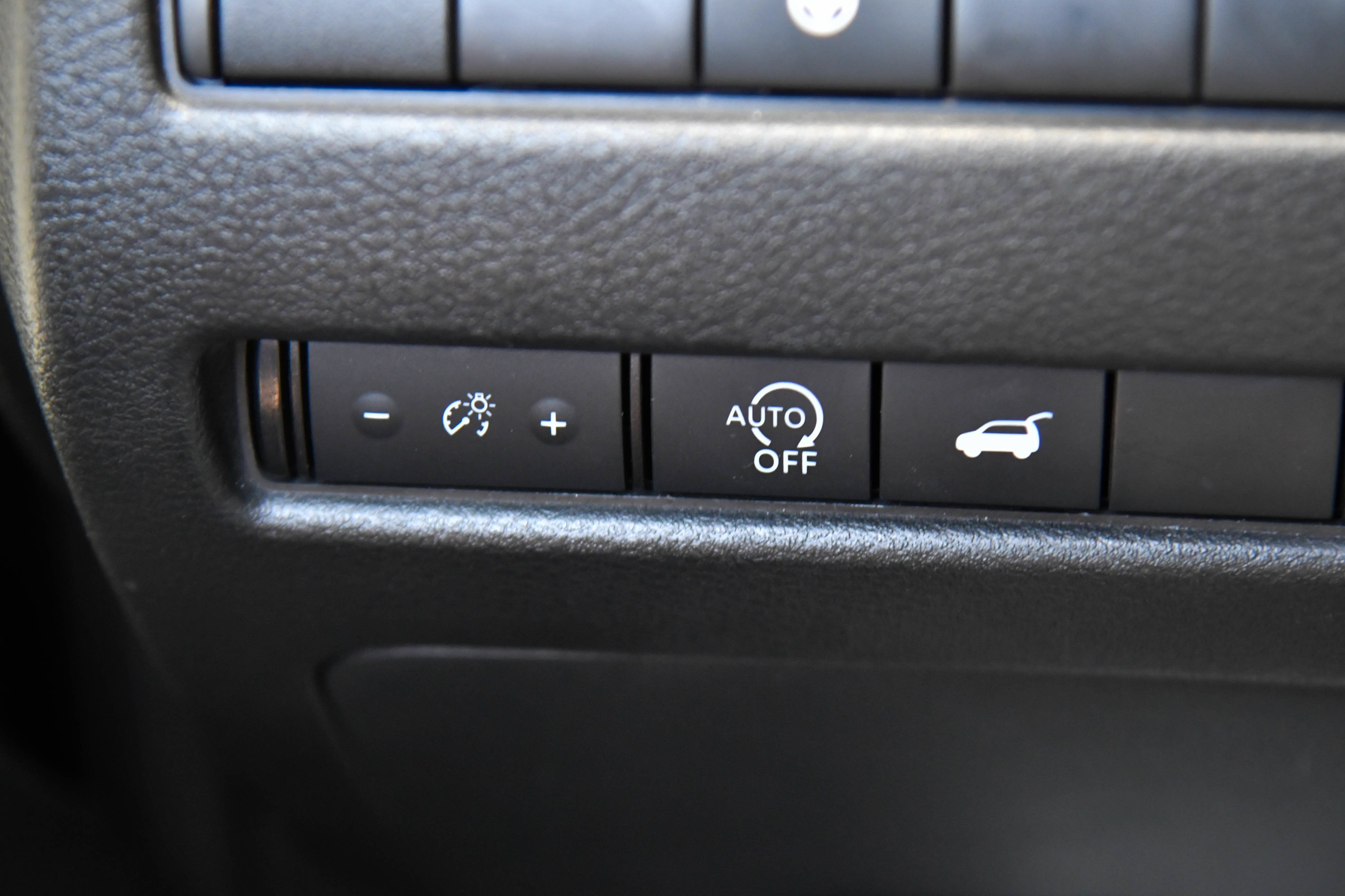 Used 2025 Nissan Rogue SV AWD/4WD image 33